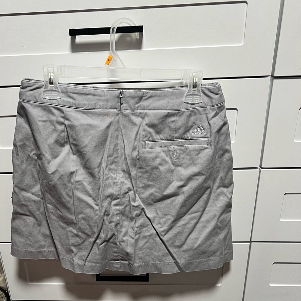 Adidas stretch skorts shorts. Back zipper - Picture 3 of 8